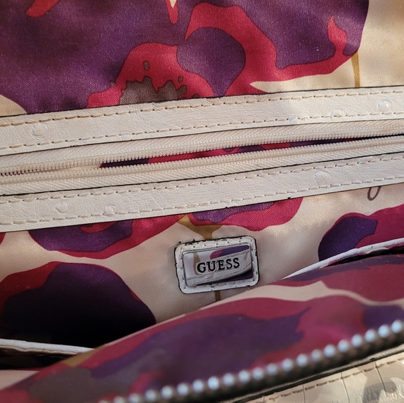 Guess Purse - Picture 5 of 5